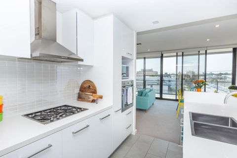 Colour & Swank At The Mill In The Heart Of CBD! - Accommodation Asia 1
