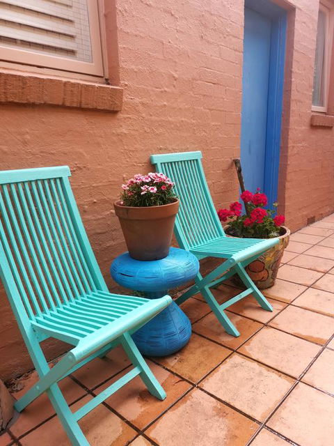 Colourful Creative Artist House Glen Waverley - Accommodation Asia 3