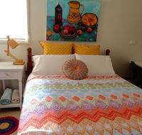 Colourful creative Artist house Glen Waverley - Accommodation Asia