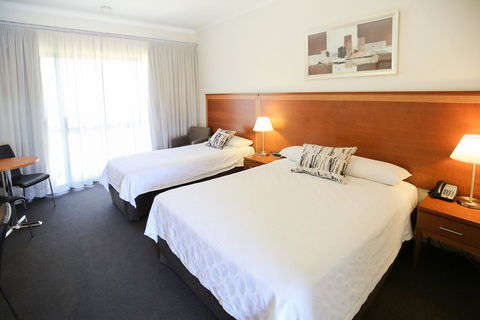 Comfort Inn Deakin Palms - Accommodation Asia 3