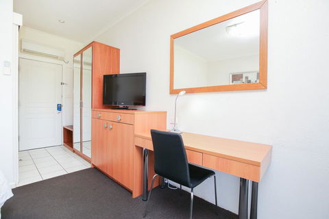 Comfort Inn Deakin Palms - Accommodation Asia 1