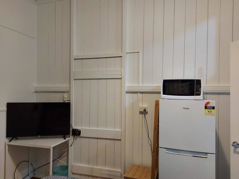 Comfortable Guest Room Closes To Emerald CBD - Accommodation Asia 3