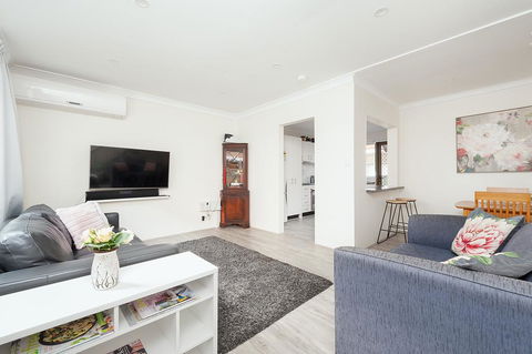 Comfy & Convenient @ Homebush West 300 Steps Train - Accommodation Asia 1