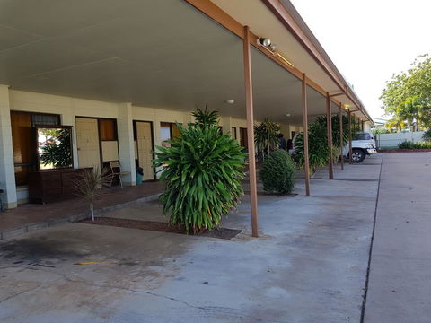 Commercial Hotel - Accommodation Guide 2