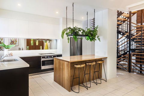 Contemporary & Luxurious, Little Cove - Accommodation Asia 1