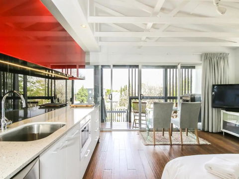 Cool Architect-Designed Studio Close To CBD - Accommodation Asia 3