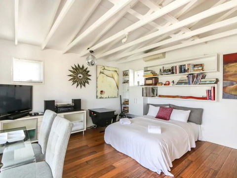 Cool Architect-Designed Studio Close To CBD - Accommodation Asia 0