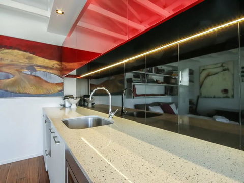 Cool Architect-Designed Studio Close To CBD - Accommodation Asia 2