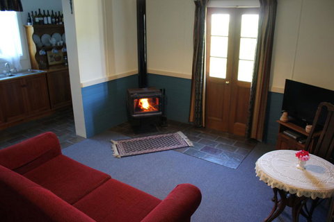 Coonawarra's Pyrus Cottage - Accommodation Guide 1