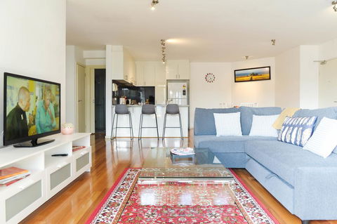 Cosy Apartment Near Racecourse - Accommodation Asia 0