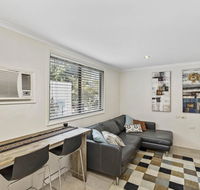 Cosy Studio Apartment Seconds From Manly Beach - Accommodation Asia