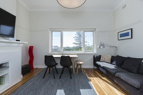 Cottesloe Beach Deluxe Apartment - Accommodation Guide 1
