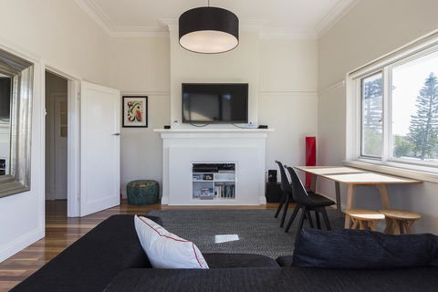 Cottesloe Beach Deluxe Apartment - Accommodation Guide 2