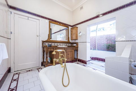 Cottesloe Eclectic House - Accommodation Guide 0