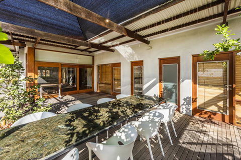 Cottesloe Eclectic House - Accommodation Guide 3