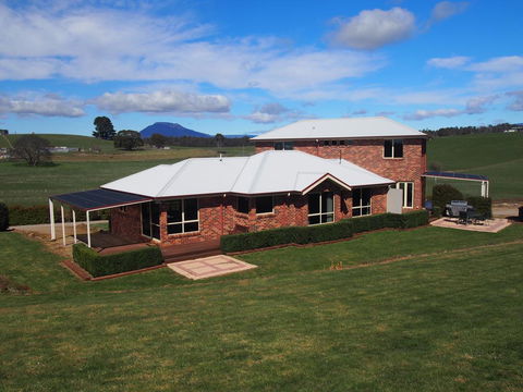 Country Meets Town - Accommodation Asia 2