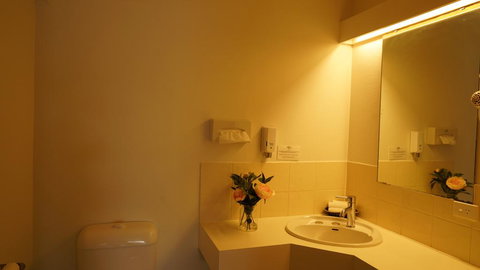 Country Motor Inn - Accommodation Guide 0