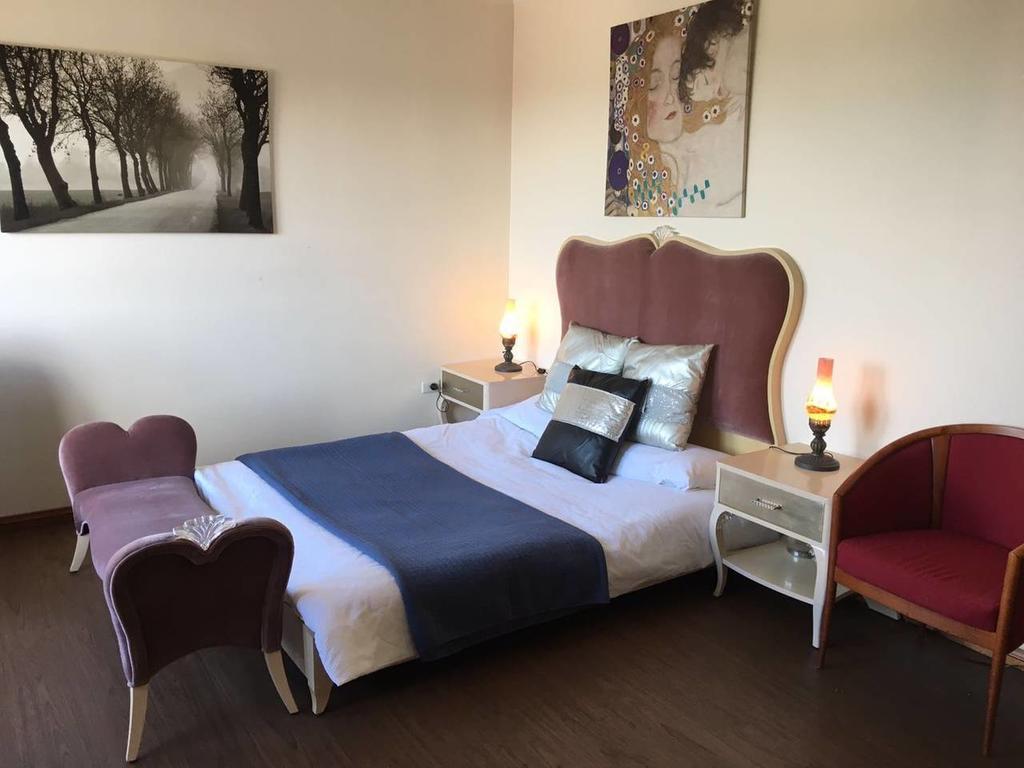 Beverly Hills NSW Accommodation Asia