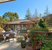 Craigdarroch Courtyard Cottage 22 Bartle Road - Accommodation Asia