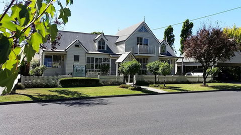 Creek Cottage Bed And Breakfast - Accommodation Guide 0