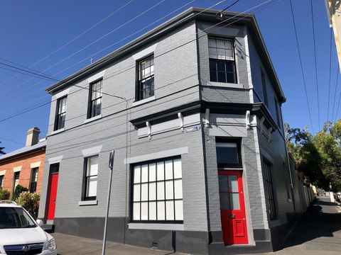 Cromwell Apartment - 3 Red Doors Battery Point - Accommodation Guide 0