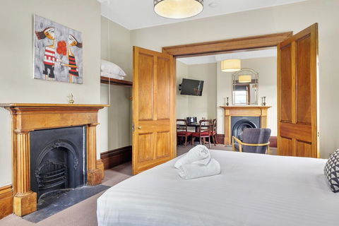 Cromwell Apartment - 3 Red Doors Battery Point - Accommodation Guide 3