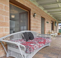 Cudgee - quaint cottage with separate cabin - Accommodation Asia