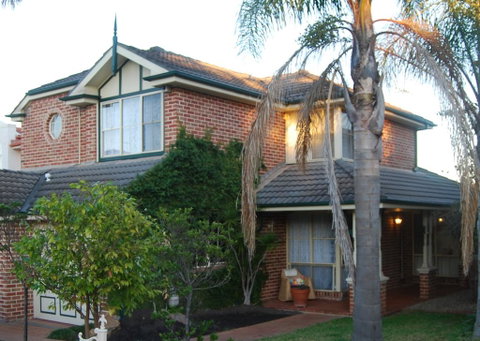 Cutmore Cottages - Highclaire House - Accommodation Guide 0