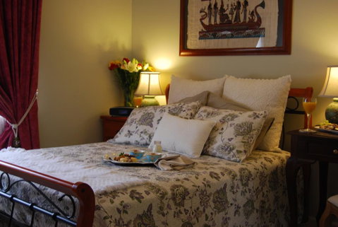 Cutmore Cottages - Highclaire House - Accommodation Guide 2