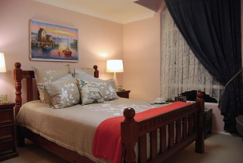 Cutmore Cottages - L'Auberge Angara - Accommodation Guide 0