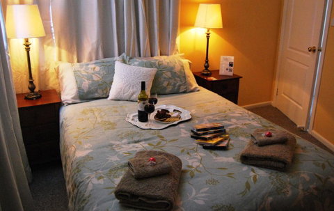 Cutmore Cottages - Meurants Manor - Accommodation Guide 2