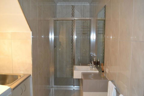 Cypress Drive Town House - Accommodation Asia 2