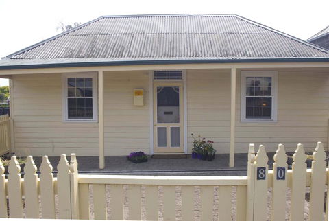 Darcy's Cottage On Piper - Accommodation Asia 0