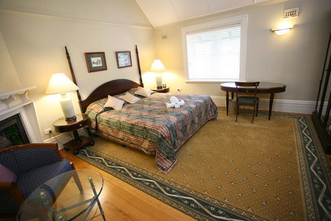 Darcy's Hotel - Accommodation Guide 3