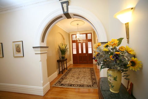 Darcy's Hotel - Accommodation Guide 0