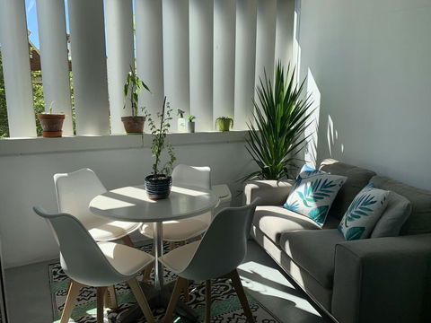 Darlinghurst Spacious Apartment With Balcony And Pool With Harbour Views - Accommodation Asia 2