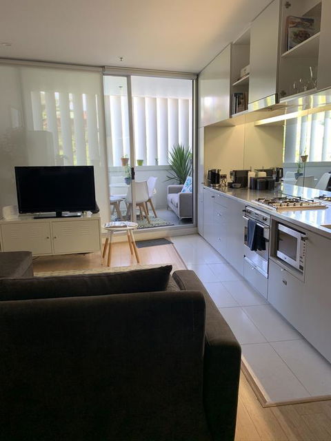 Darlinghurst Spacious Apartment With Balcony And Pool With Harbour Views - Accommodation Asia 3