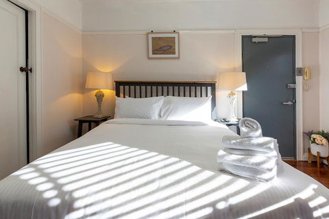 DARLINGHURST STUDIO // SHARED ROOFTOP SPACE - Accommodation Guide 3