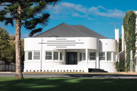 Deco Beach Luxury Apartments - Accommodation Asia 0