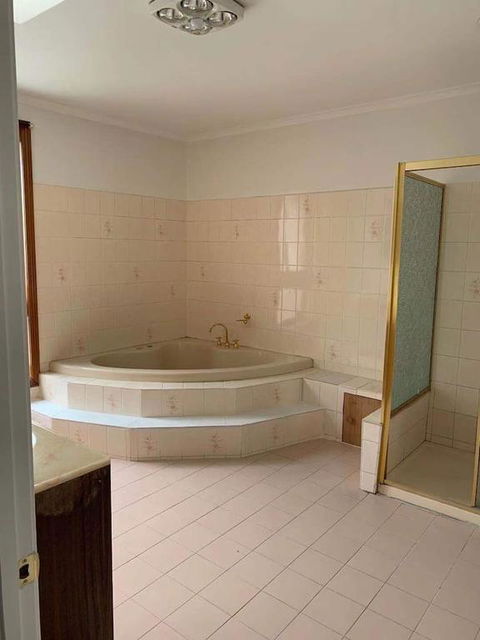 Delicate And Cozy Bedroom In Bentleigh East - Accommodation Asia 3