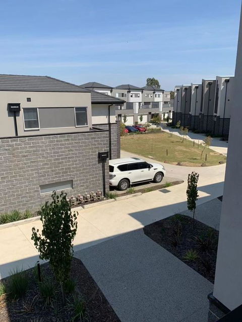 Delicate And Peaceful Bundoora Townhouse 10-R1 - Accommodation Asia 3