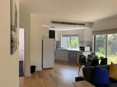 Delightful Bedroom In Bentleigh East - Accommodation Asia 1