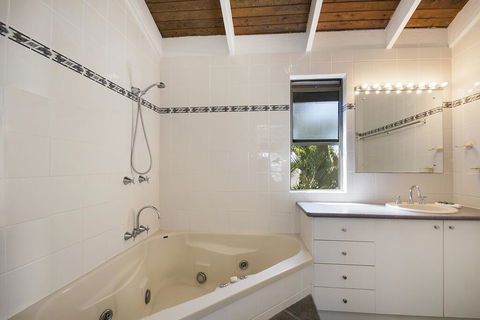 Descola 10 - Accommodation Asia 3