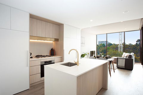 Designer Apartment With Balcony In Quiet Suburb - Accommodation Asia 1