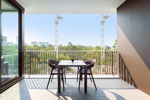 Designer Apartment With Balcony In Quiet Suburb - Accommodation Asia 3