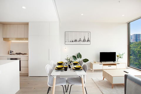 Designer Apartment With Balcony In Quiet Suburb - Accommodation Asia 2