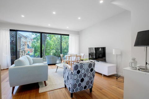 Designer Taste 2BR Townhouse@Hawthorn - Accommodation Guide 3