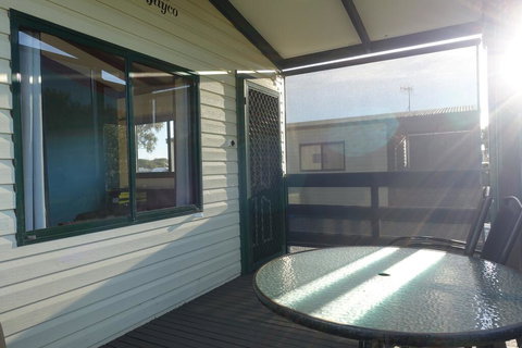 Discovery Parks - Goolwa - Accommodation Guide 2