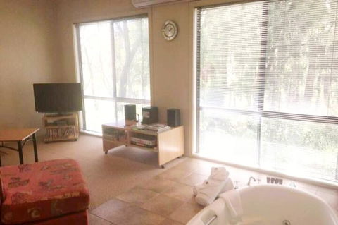 Do You Have To Self Isolate Do It In Peace & Tranquility - Accommodation Guide 1