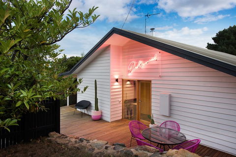 Dollywood - Accommodation Asia 0